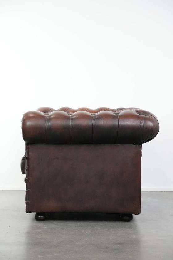 Image 1 of Canapé Chesterfield vintage 2 places en cuir de vachette marron foncé, de style anglais