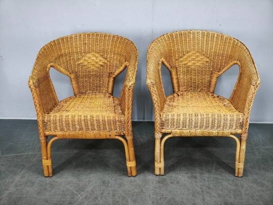 Image 1 of Conjunto de salón italiano de ratán y mimbre de los años 50, con cuatro sillones y mesa.