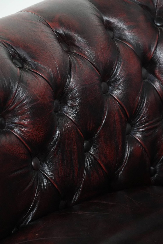 Image 1 of Fauteuil club Chesterfield en cuir de vachette de style anglais classique