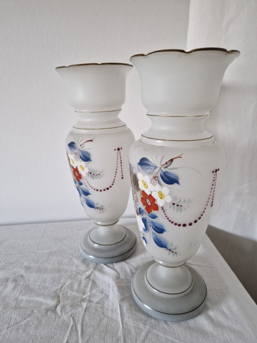Paire de vases anciens - Verre satiné de Bohême / Style Bristol (vers 1900) - Couple peint à la main (pendentif)