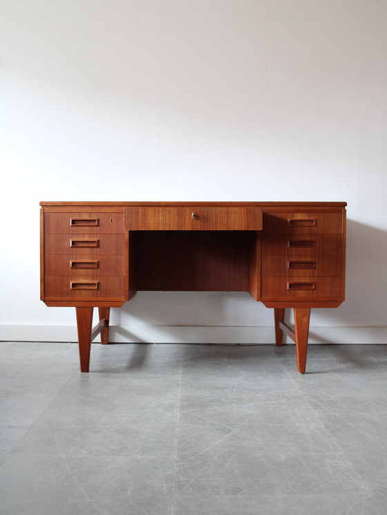 Image 1 of Bureau vintage danois indépendant en teck