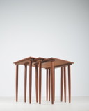 Set di 3 tavolini danesi impilabili in teak, anni '60