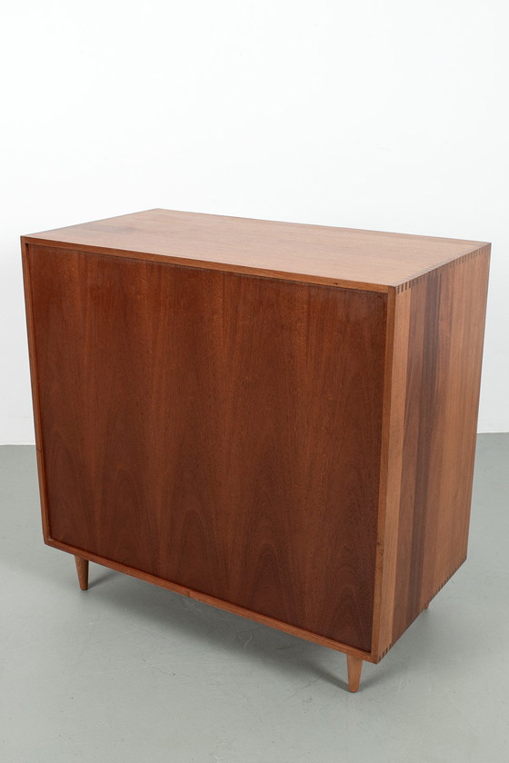 Image 1 of Boekenkastje met mooie houtverbindingen