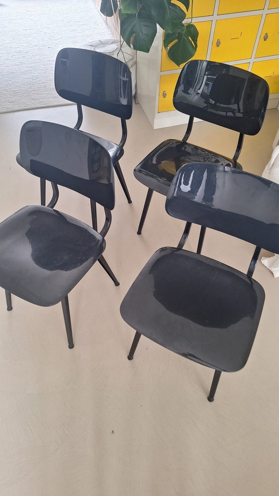 Image 1 of Ensemble de 4 chaises Revolt Friso Kramer Ahrend noir brillant