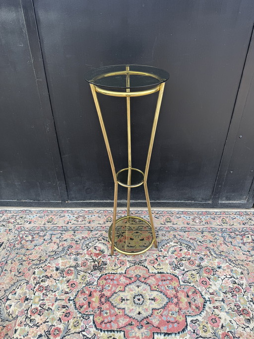 Mesa de pedestal trípode dorada de la década de 1970 con vidrio ahumado