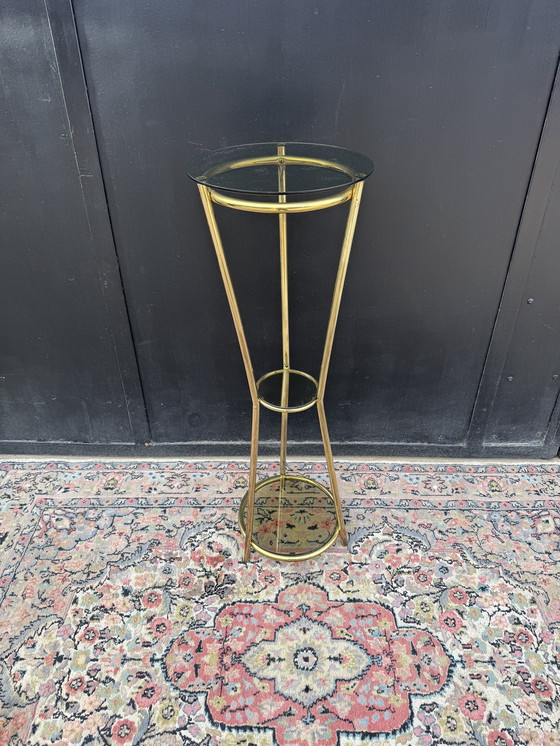 Image 1 of Mesa de pedestal trípode dorada de la década de 1970 con vidrio ahumado