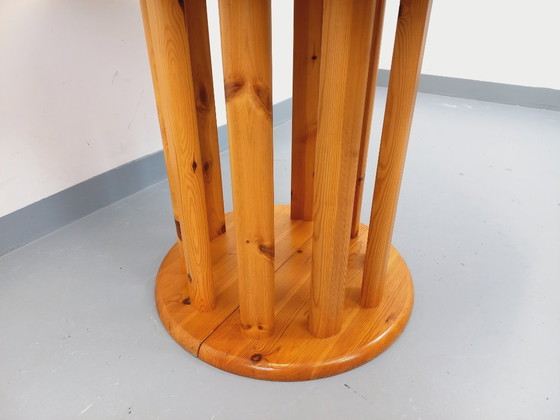 Image 1 of Table à manger ronde scandinave vintage style Rainer Daumiller en pin des années 60 70 avec rallonges