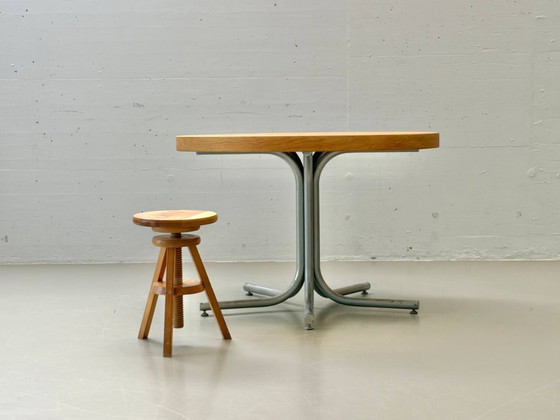 Image 1 of Table de salle à manger ronde en chêne et acier, années 1990