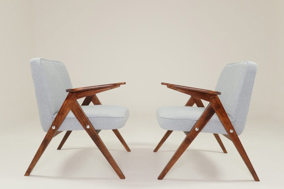Image 1 of Vintage lounge stoel Bouclè Baby Blauw Donker Notenhout, 1960 Scandinavisch ontwerp