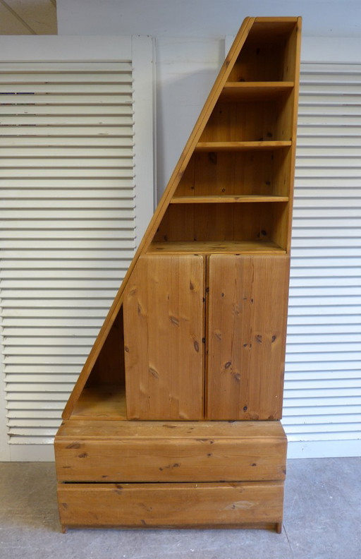 Magnifique armoire vintage en pin de style brutaliste