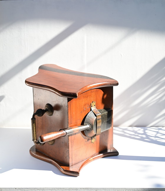 Image 1 of Antike seltene edwardianische Nussbaumkohletruhe, Kaminkohletruhe, Schottland 1920.