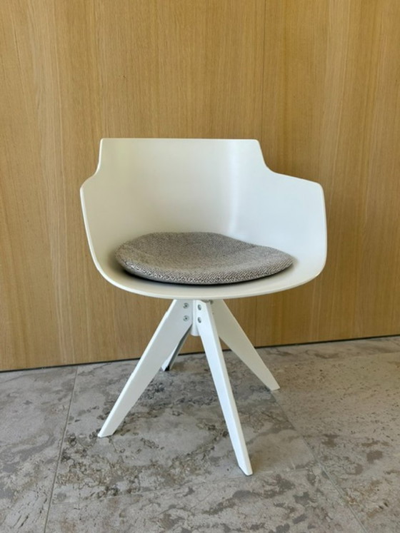 Image 1 of Chaises MDF Italia flow slim ARMCH 8 avec coussins (marque MDF)
