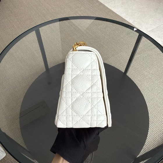 Image 1 of DIOR CARO MEDIUM - PELLE DI VITELLO GRANATA CANNAGE, FERRAMENTA BIANCA ORO