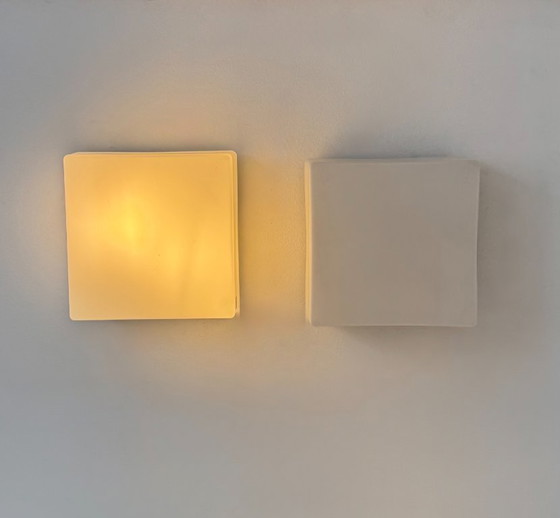 Image 1 of Coppia di applique vintage, metallo spazzolato e vetro opalino, Francia, 1970