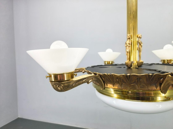 Image 1 of Lámpara de araña Art Déco de latón con pantallas de cristal, Checoslovaquia, década de 1930.