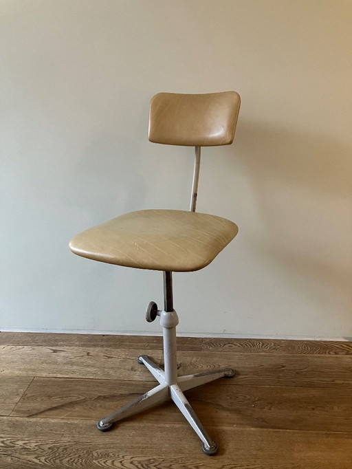 Tabouret d'atelier | tabouret à dessin Ahrend De Cirkel, design Friso Kramer, années 1960