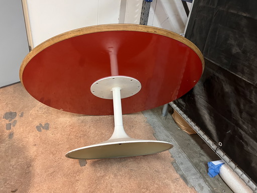 Table basse originale Artifort – Geoffrey van Harcourt – années 1980 – rouge/blanc – 100 cm