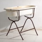 Antique bathtub in enamelled iron – Central Europe, circa 1950 #6 – Decorative Objects, Industrieel (photo 6 of 40)