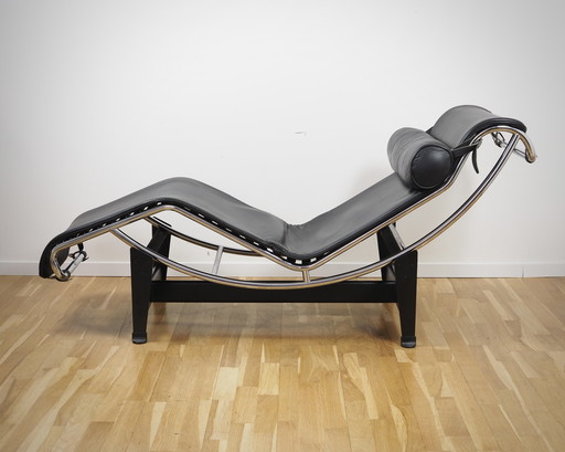 Cassina Le Corbusier LC4 Chaise longue in zwart leer