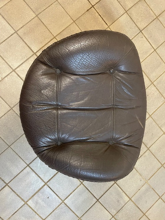 Poggiapiedi/pouf vintage anni '70 di Bramin, Poggiapiedi e pouf, Pelle, Legno, Marrone (foto 8 di 8)