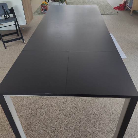 Image 1 of Leolux Iazki dining table