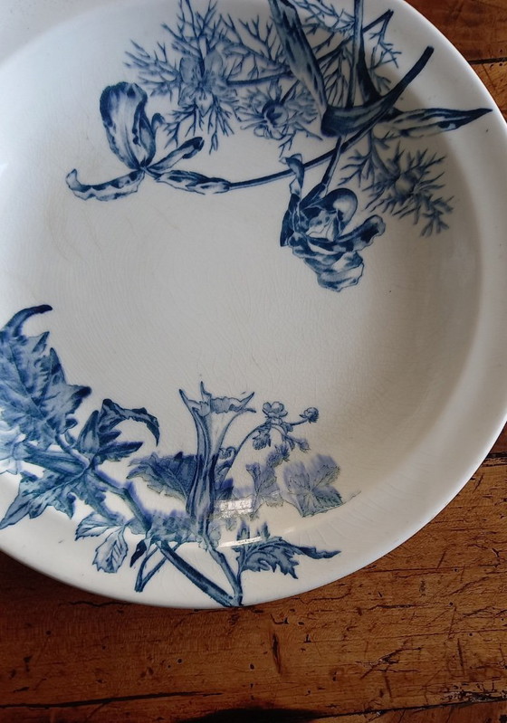 Image 1 of Ronde schaal van ijzersteen, Clairefontaine Sanejouand & Graves, 1890, "Bloemen".