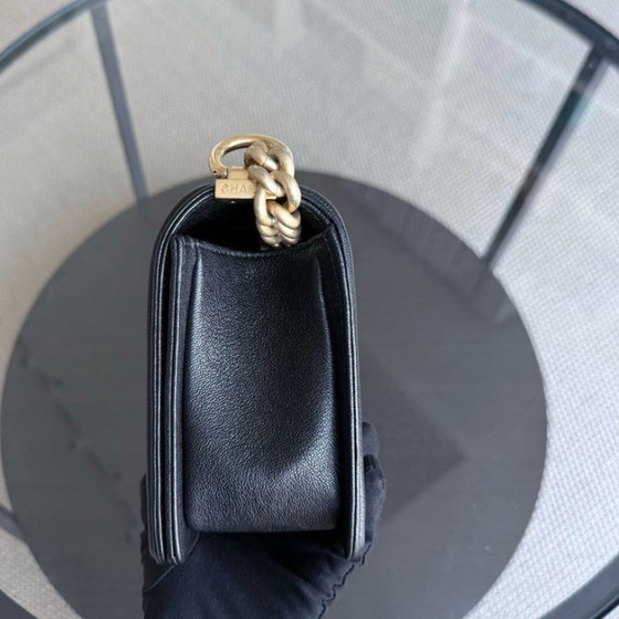 Image 1 of Chanel Boy Medium - Caviale 25 cm Chevron Nero Hardware Oro