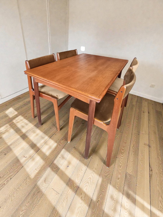 Image 1 of Vintage extendable dining table