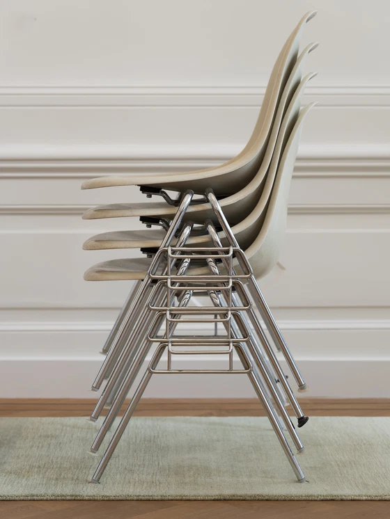 Image 1 of 4x Chaises Eames en fibre de verre Vitra