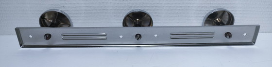 Image 1 of twee vintage verchroomde metalen jashaken