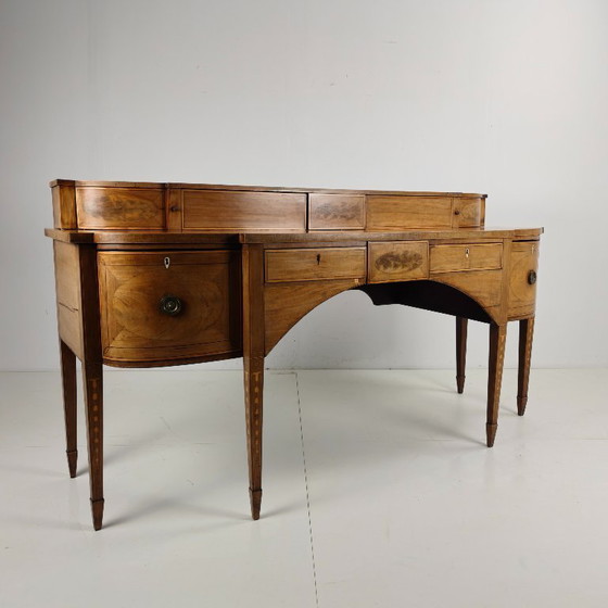 Image 1 of Engels dressoir in Georgische Revival-stijl – begin 19e eeuw
