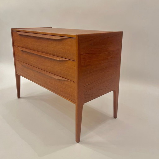 Small teak chest of drawers by Kai Kristiansen 
