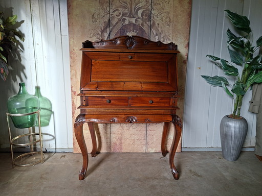 Classic mahogany ladies' desk, secretary, or writing table, dimensions 84x44cm and 120cm high.

Writing height: 75 cm

