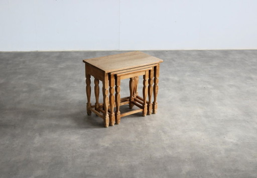 Mesas nido brutalistas