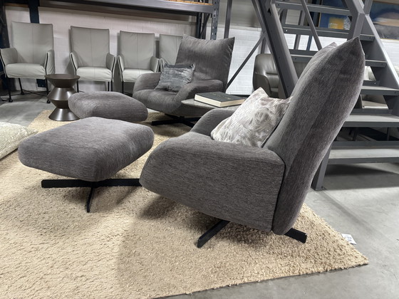 Image 1 of Fauteuil pivotant Edra Chiara + repose-pieds en tissu cat.S LP 9 380,-