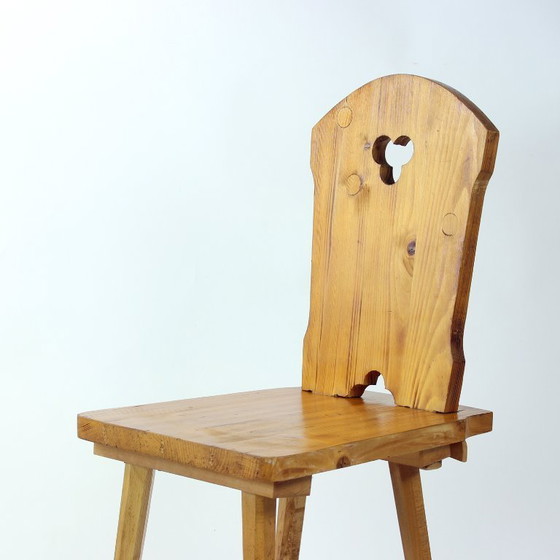 Image 1 of Chaise de salle à manger en bois de style folklorique, Tchécoslovaquie, années 1970
