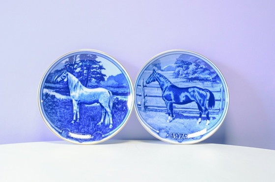 Set X2 Wandteller Pferde Paul T. Christensen – Wanddekoration, Porcelain (photo 3 of 8)