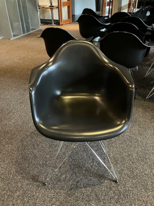 30 x Poltrona Vitra Eames DAR in plastica nera – eetkamerstoelen, Chrome