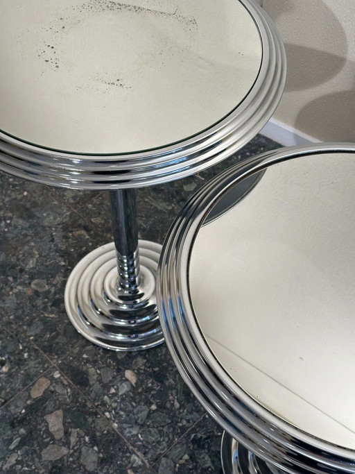 Set van twee chromen bijzettafels met spiegelblad, jaren 80 – Postmodern (photo 2 of 6)