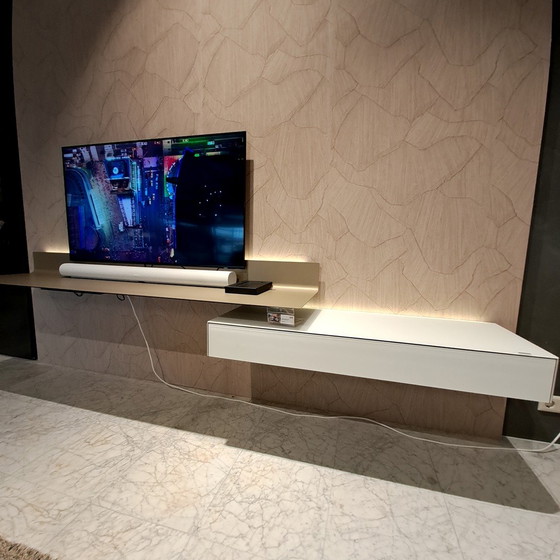 Image 1 of Mobile TV Spectral Airboard