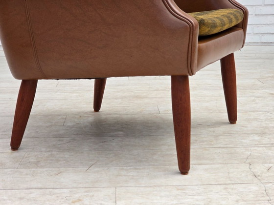 Image 1 of Anni '70, poltrona danese, similpelle, gambe in legno di teak.