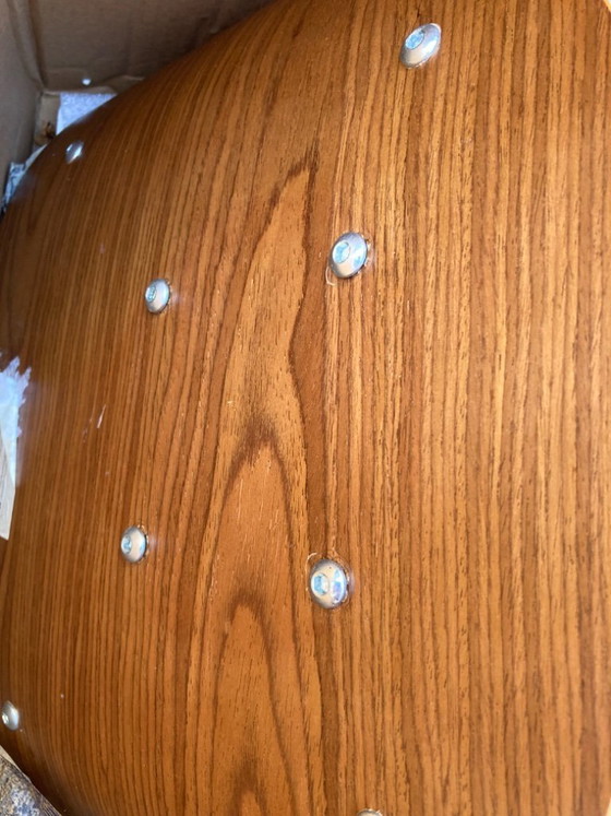 Image 1 of Due sedili avvolgenti senza base, in legno con rivestimento in pelle