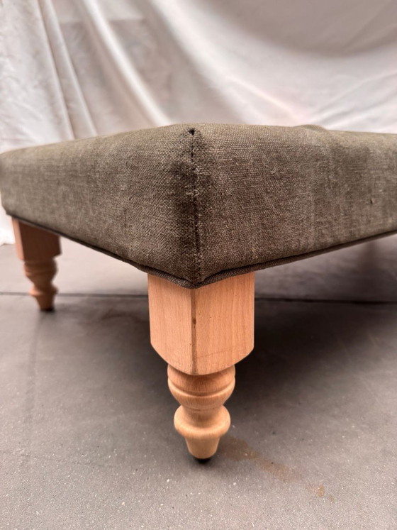 Image 1 of Vast gestoffeerde pouf