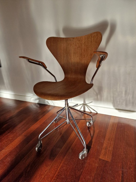 Image 1 of Sedia da scrivania girevole Early Edition modello 3217 di Arne Jacobsen per Fritz Hansen