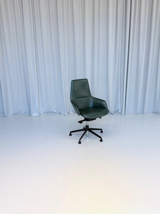 Image 1 of Sedia da ufficio in pelle verde di Arper, Italia anni 2000