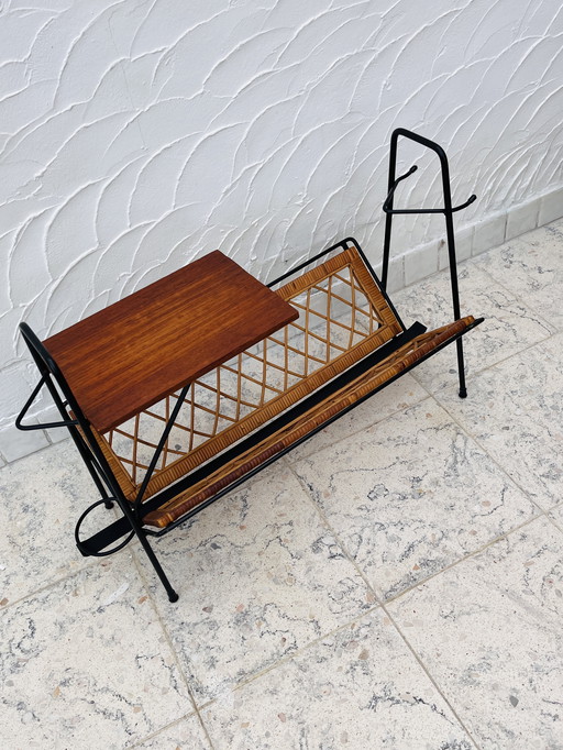 Side table with magazine rack