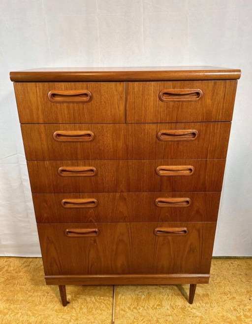 Grote ladekast van teakhout in retro vintage mid-century stijl van GPlan 1960. Breng de elegantie van mid-century modern design 