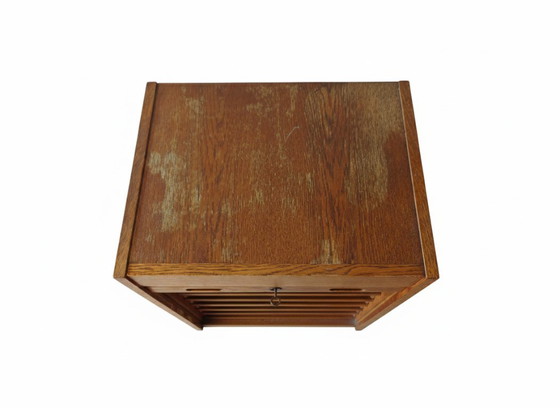 Image 1 of Armadietto vintage con anta a rulli dell'archivio Åtvidabergs, (Svezia, 1900 circa)