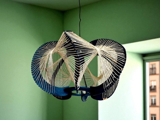 Grote hanglamp van zwart hout