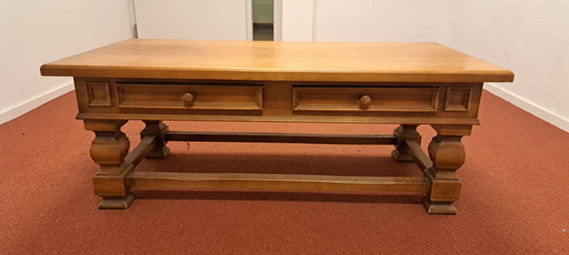 Table basse classique en bois avec tiroirs – solide et intemporelle